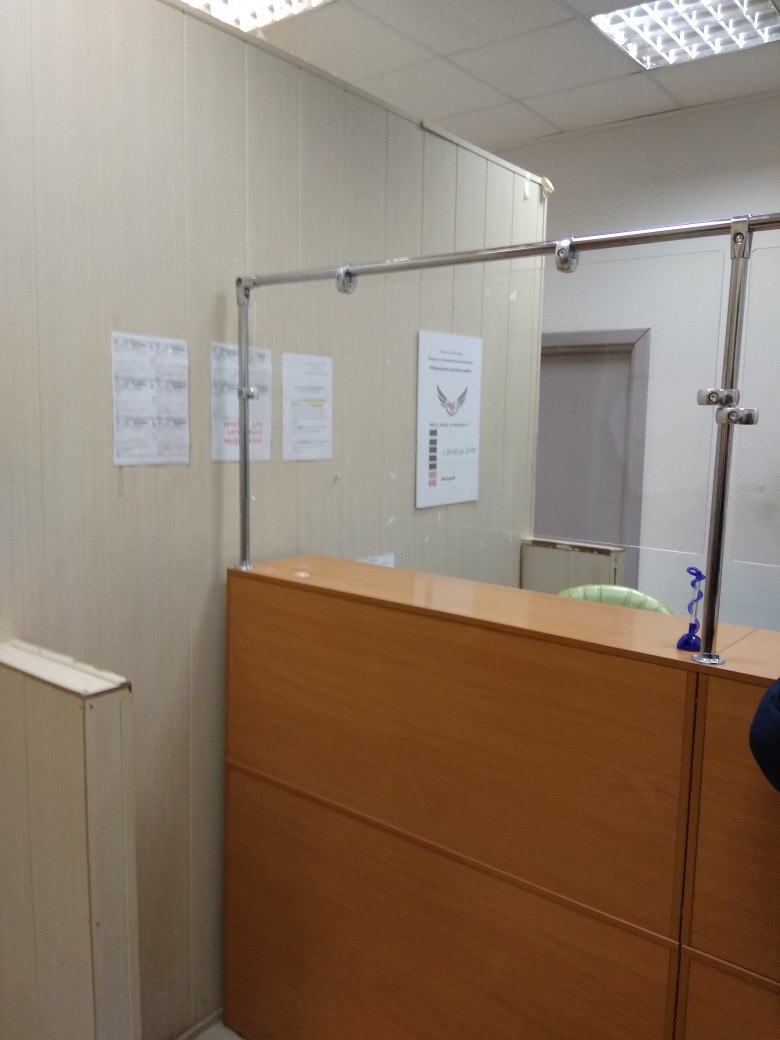 купить защитный экран из оргстекла в магазин и офис